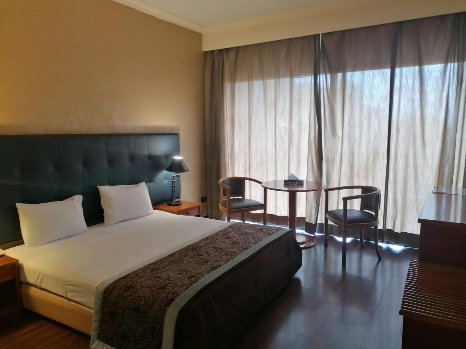 Charles 3* Beirut