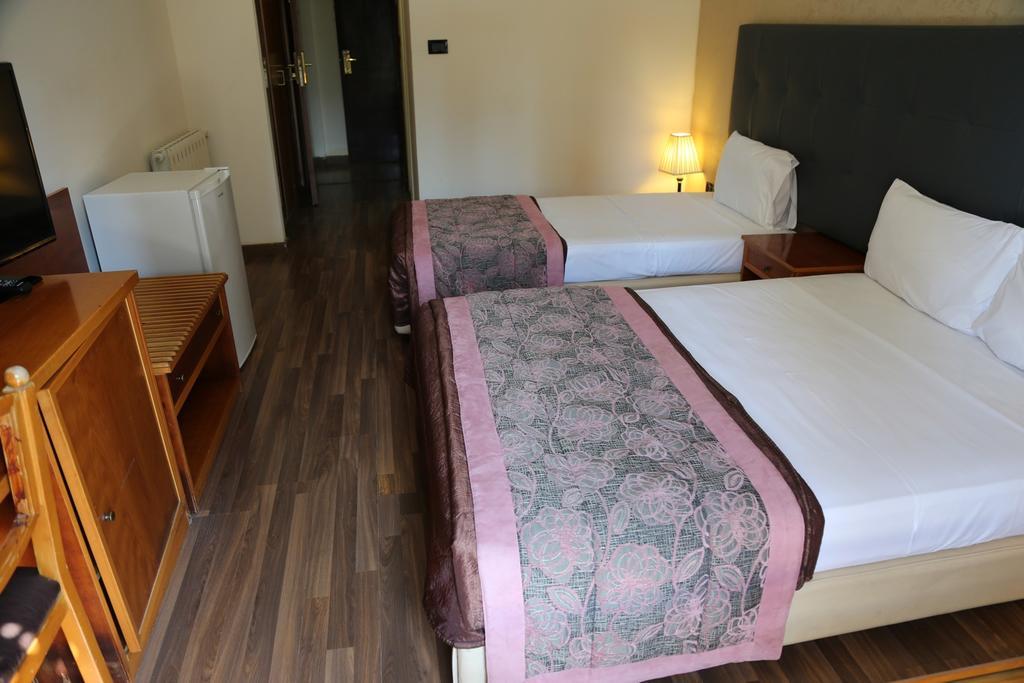 Hotel Charles 3*